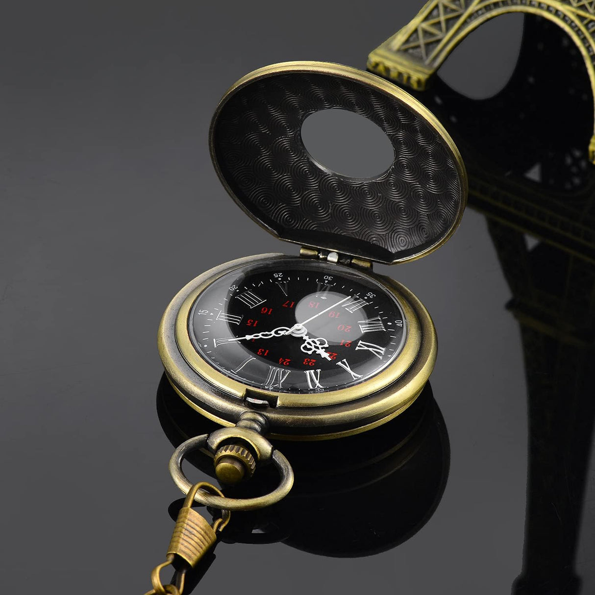 Vintage Pocket Watch Roman Numerals Scale Quartz Pocket Watches with Chain Christmas Graduation Birthday Gifts Fathers Day